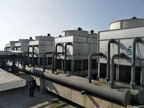 What are the maintenance methods for important parts of closed cooling towers