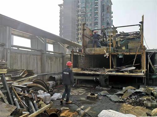 Demolition of the old cooling tower