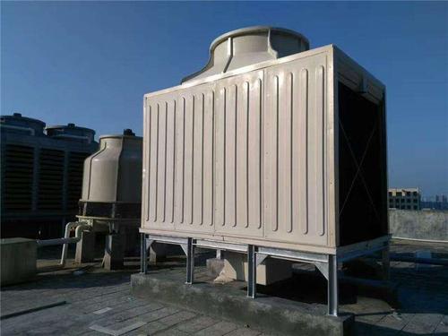 Special requirements for closed cooling towers and the amount of water sprayed