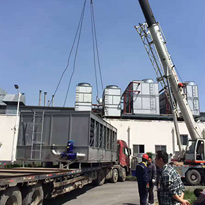 Closed cooling tower under renovation features