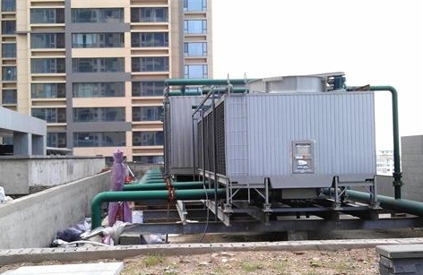 What are the strict requirements for the quality of the cooling tower