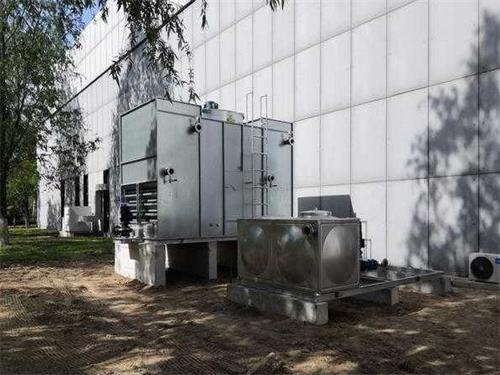 Cross-flow cooling tower assembly construction site