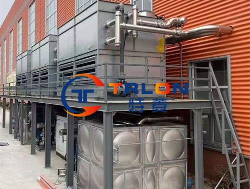 Why can closed cooling towers save a lot of water?